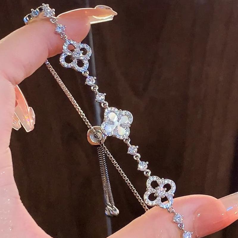 Korean Luxury Four-Leaf Clover Shell Bracelet: Adjustable Summer Bangle for Women