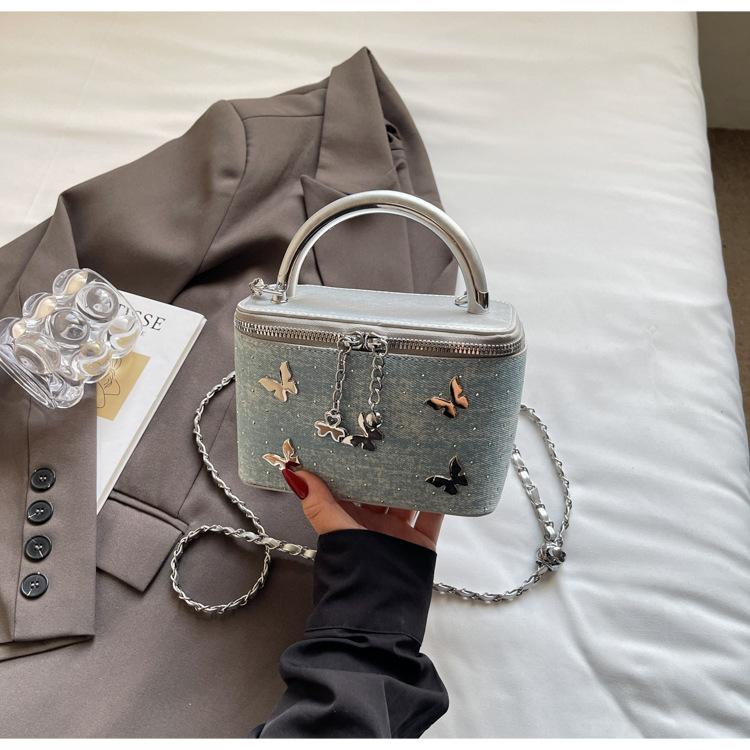 

Fashion versatile contrasting color small bag women s 2025 new popular butterfly messenger bag portable denim bucket bag небесно-голубой