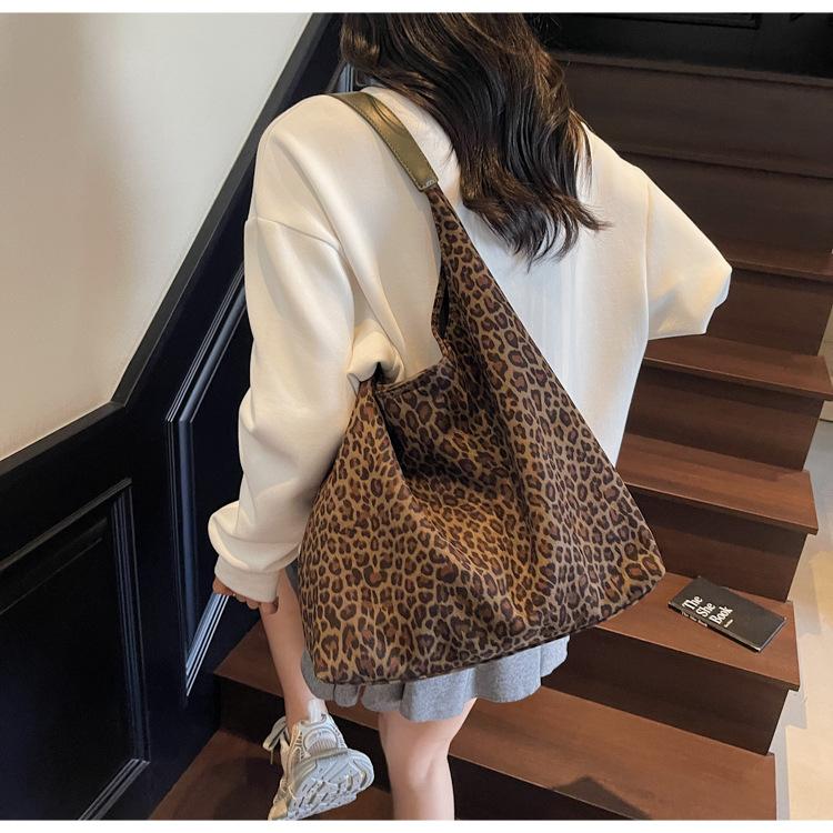 New Simple and Fashionable Autumn and Winter Personalized Design Leopard Print Large Capacity Shoulder Underarm Tote Bag