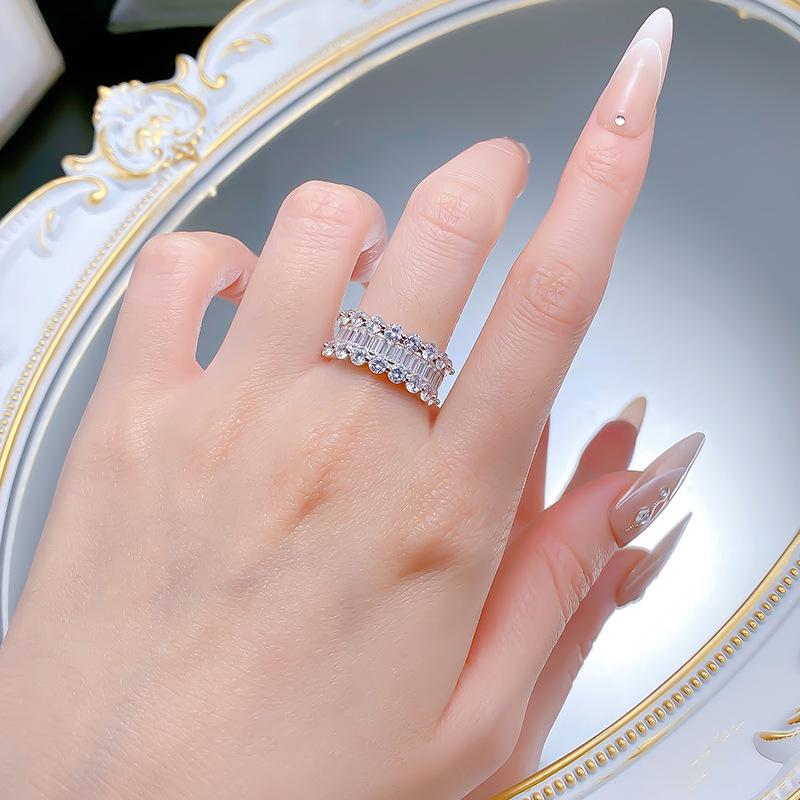 Zhu Zhi Fan S925 Sterling Silver Half Circle Inlaid Ring: Women's Fashionable and Versatile Design