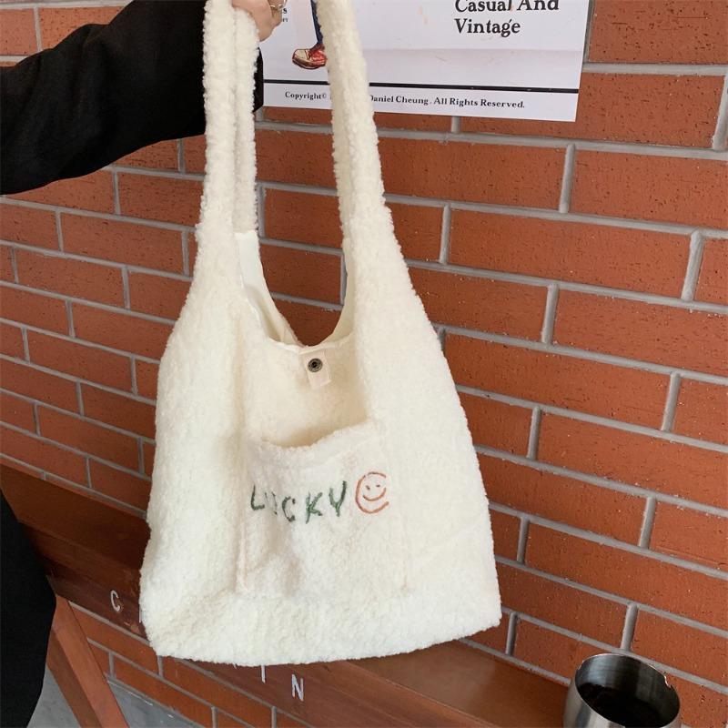 103 Winter niedlich Plüsch Außentasche bestickte Westentasche große Kapazität Lammwolle Schulterhandtasche