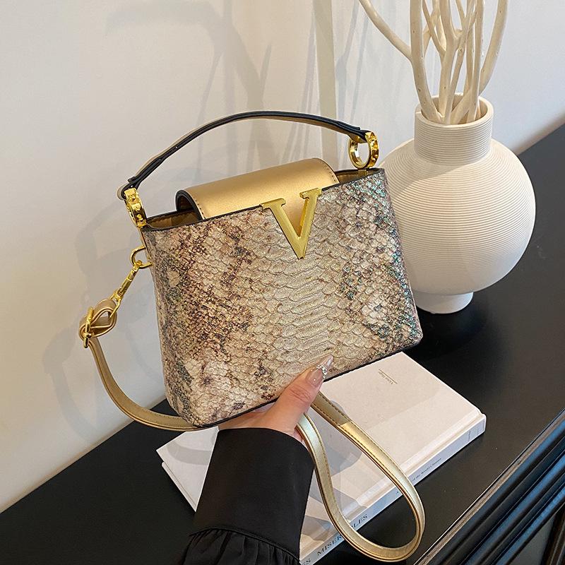

Новая модная женская сумка высокого класса с V-образным змеиным узором, портативная, на плечо золотой