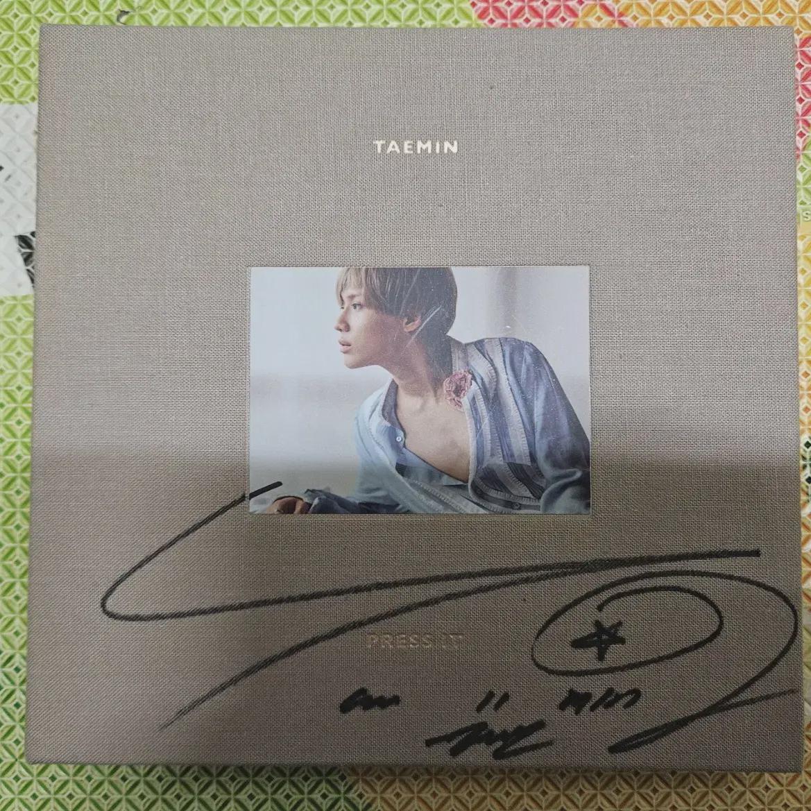 

Shinee Shinee Taemin Autographed