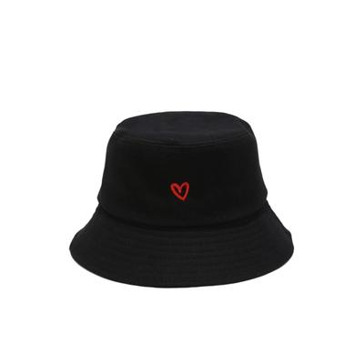 Modische Fischerhüte mit Herzstickerei Atmungsaktive Baumwollmischung Unisex Sommer Outdoor Accessoires