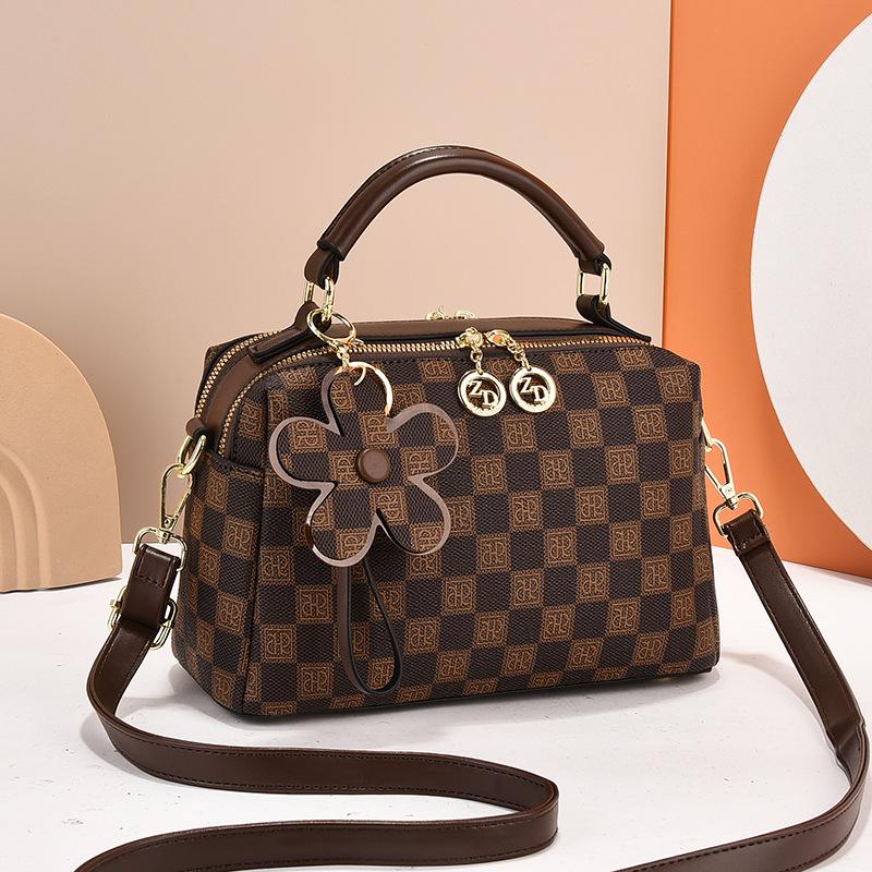 Bag Women's 2025 New Fashion Large Capacity Portable Pillow Bag Versatile Shoulder Crossbody Bag Women's Bag Small Square Bag Tide