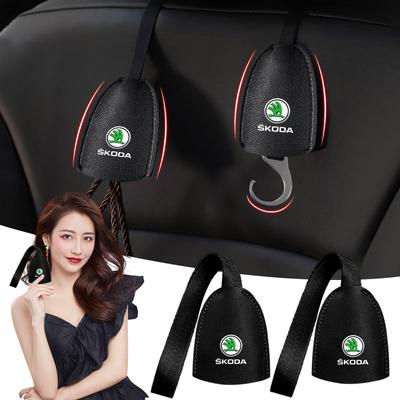 1/2pcs Crochets de Dossier de Siège de Voiture en Cuir Porte-Sac Suspendu Portable pour Octavia Enyaq Rapid Karoq Derivati Fabia Kodiaq Kamiq Superb Yeti