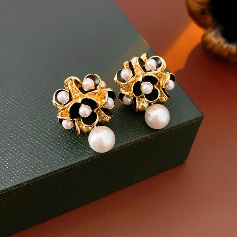 Medieval Vintage Silver Needle Earrings, Temperament Light Luxury Court Style Pearl Earrings Versatile High-end Retro Earrings