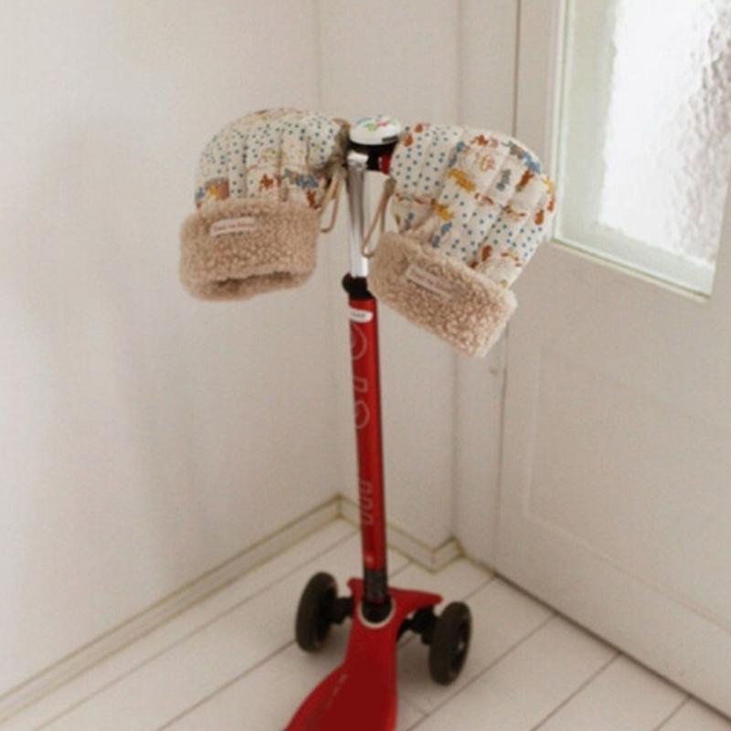 Windproof Infant Stroller Hand Muffs Outdoor Sports Mittens Cartoon Printed Hands Warmer Scooter Accessory for Winter