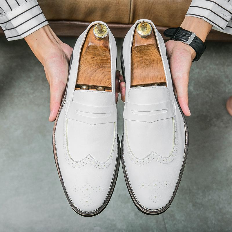 FashionMen Dress ItalianLeather Shoes Slip on Fashion Men Business Leather Moccasin Glitter Formal Male Shoes Pointed Toe Shoes Men2024