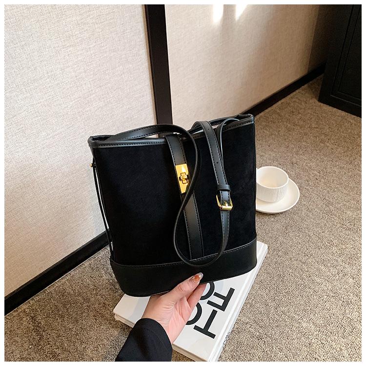 

Повседневная модная сумка через плечо женская 2024 новая корейская версия ретро трендовая сумка-ведро премиум-сумка через плечо чёрный