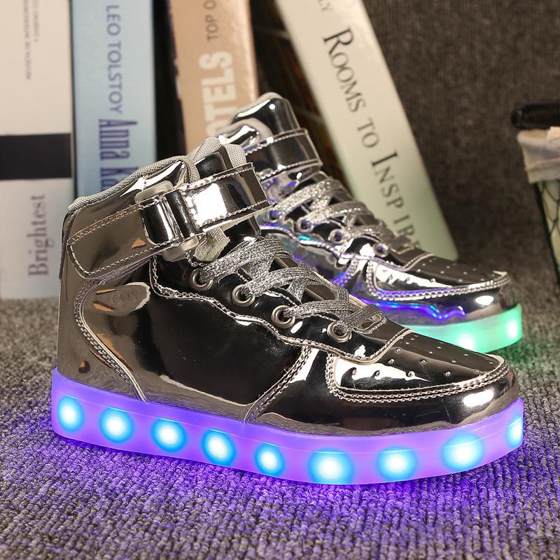 Scarpe da Skateboard High-Top con Luci e Ricarica USB: Taglie alla moda per Genitori-Figli, Coppie e Uomini