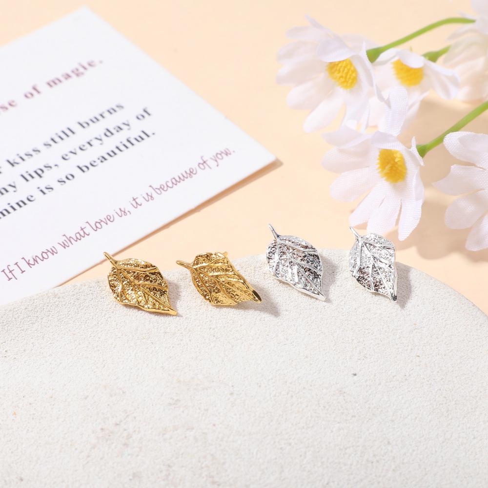 Elegant Gold Leaf Stud Earrings: Stylish, Luxurious, and Versatile Chinese Design