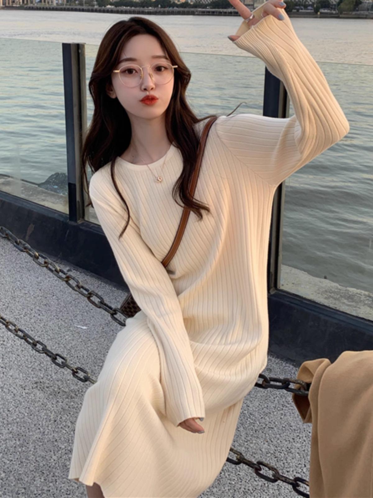 

Новое весенне-летнее черное облегающее трикотажное платье-свитер средней длины для женщин S (75-95 kg) абрикосовый