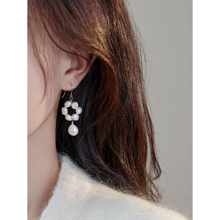 

The shop owner recommends freshwater pearl flower fairy-style earrings, non-pierced ear clips, niche design, light luxury earrings Ear hooks for pierced ear