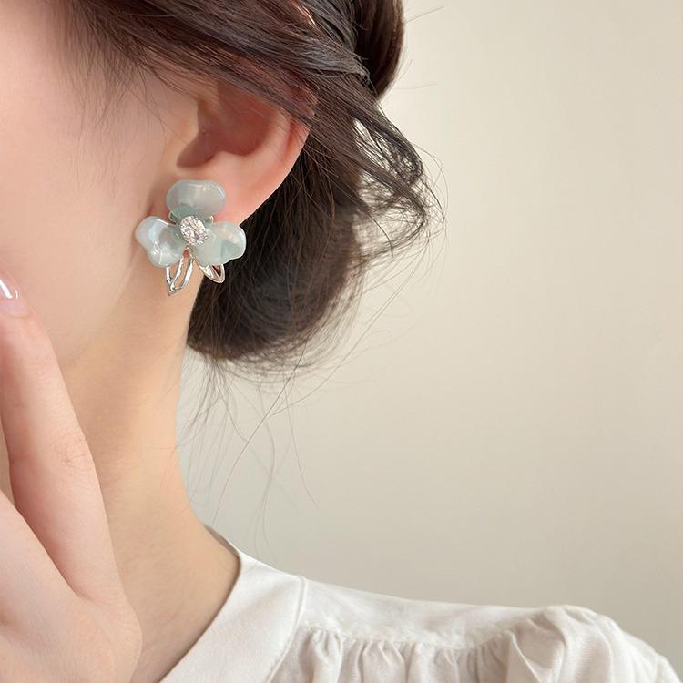 Forest-Inspired Green Floral Zirconia Stud Earrings - High-End, Fashionable Ear Accessories for Women