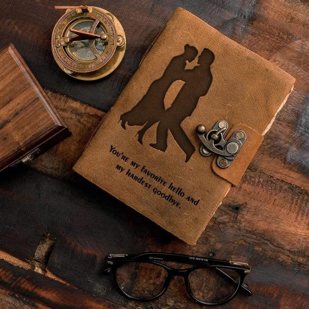 Lederen kaft handgemaakt deckle edge papier vintage koppels gegraveerd dagboek met metalen slot dagelijkse dagboekplanner schrijfnotitieboekjes