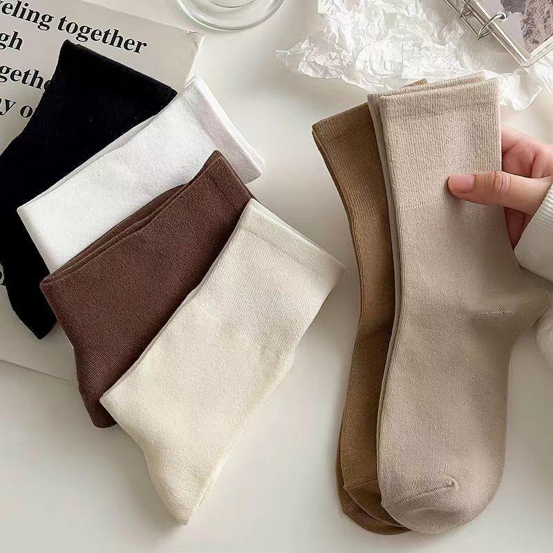 Women's Autumn-Winter Loose Fit Mid-Calf Anti-Pilling Cotton Socks in Solid Colors