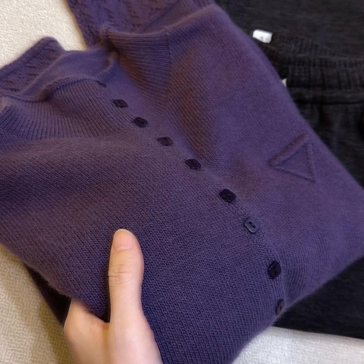 

Elegant Women s Winter 2025 Knit Cardigan - Stylish & Comfortable Layer Small (80-120 lbs) - Ships in 5 days фіолетовий