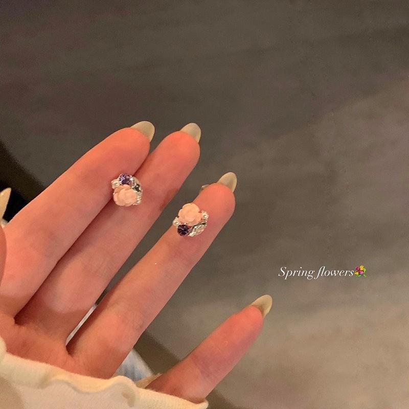 

Silver Needle Exquisite Small Flower Stud Earrings Light Luxury Niche Design Student Versatile Earrings Premium Earrings
