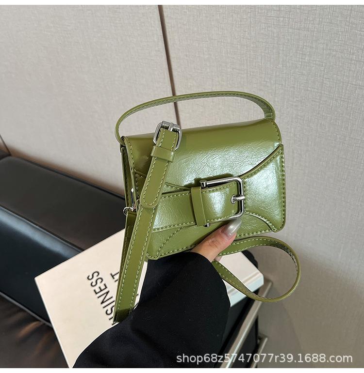 New Messenger Bag Women's Retro Simple Shoulder Bag Niche Design Leather Buckle Decorative Flip Lipstick Bag Tide