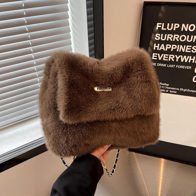 Autumn/Winter 2025 Women's Plush Makeup Bag: Trendy Large-Capacity Clutch & Crossbody Shoulder Bag