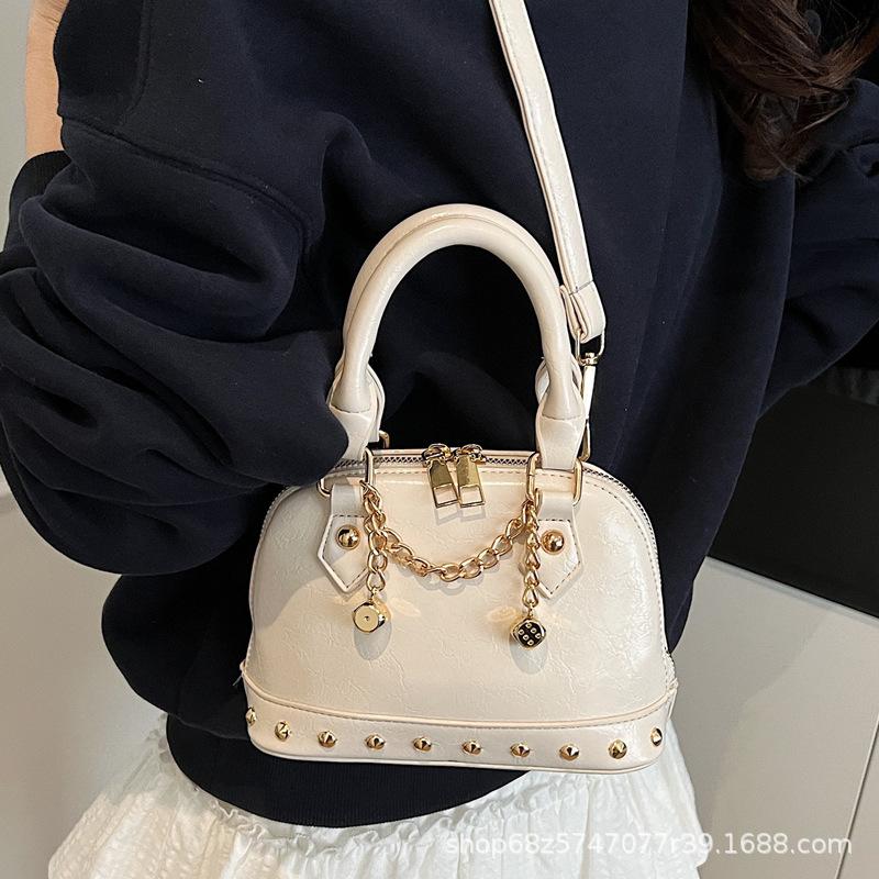 2025 new niche design high-end champagne rivet portable shell bag women's fashionable foreign style shoulder messenger bag