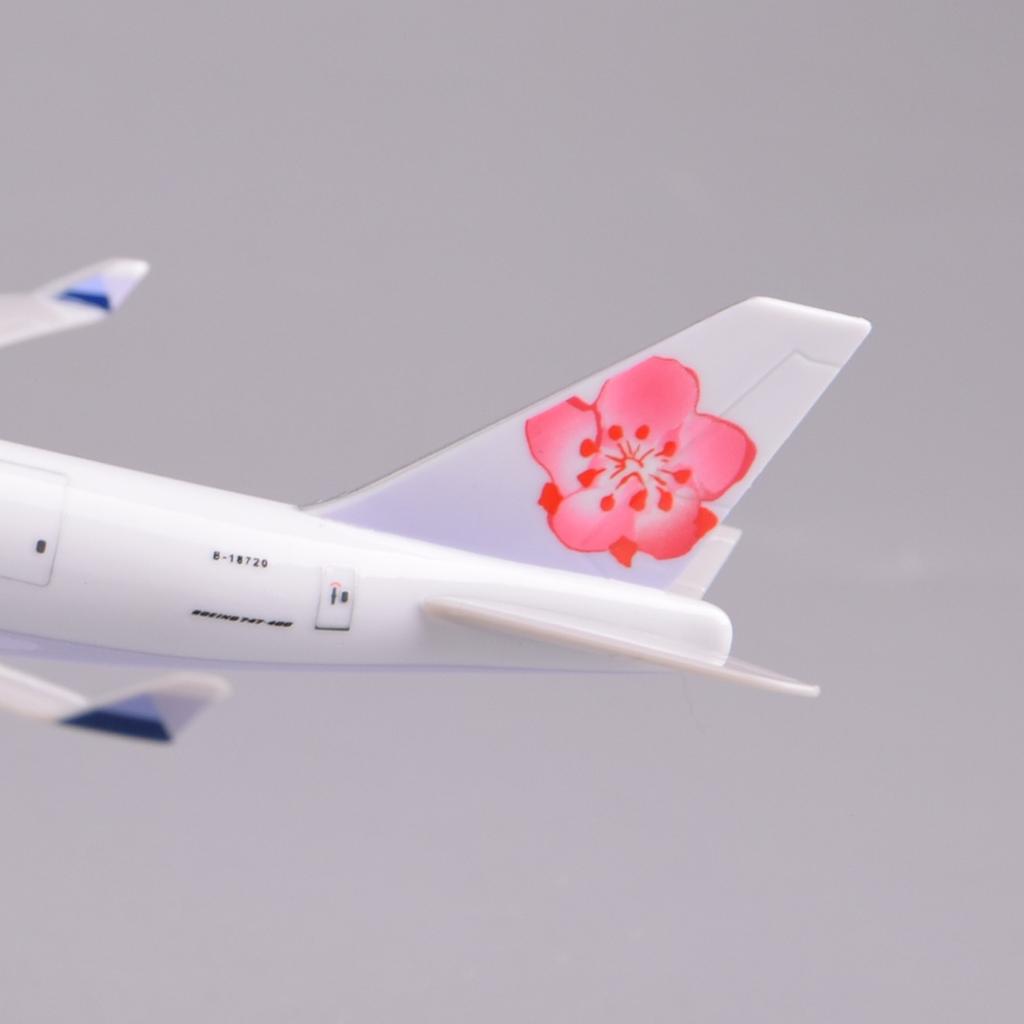 1/400 20cm Maßstab Flugzeug B747 China Airways Fracht Modellflugzeuge ABS Kinderspielzeug Flugzeuge Sammlerstück mit Basis Luke Kann Geöffnet Werden