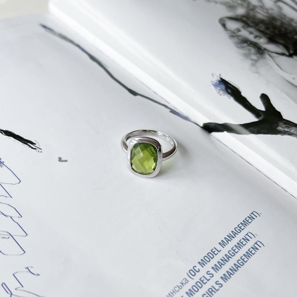 Серебряное кольцо с хризолітом 6.933ct, вес изделия 4,06 гр (2150701)