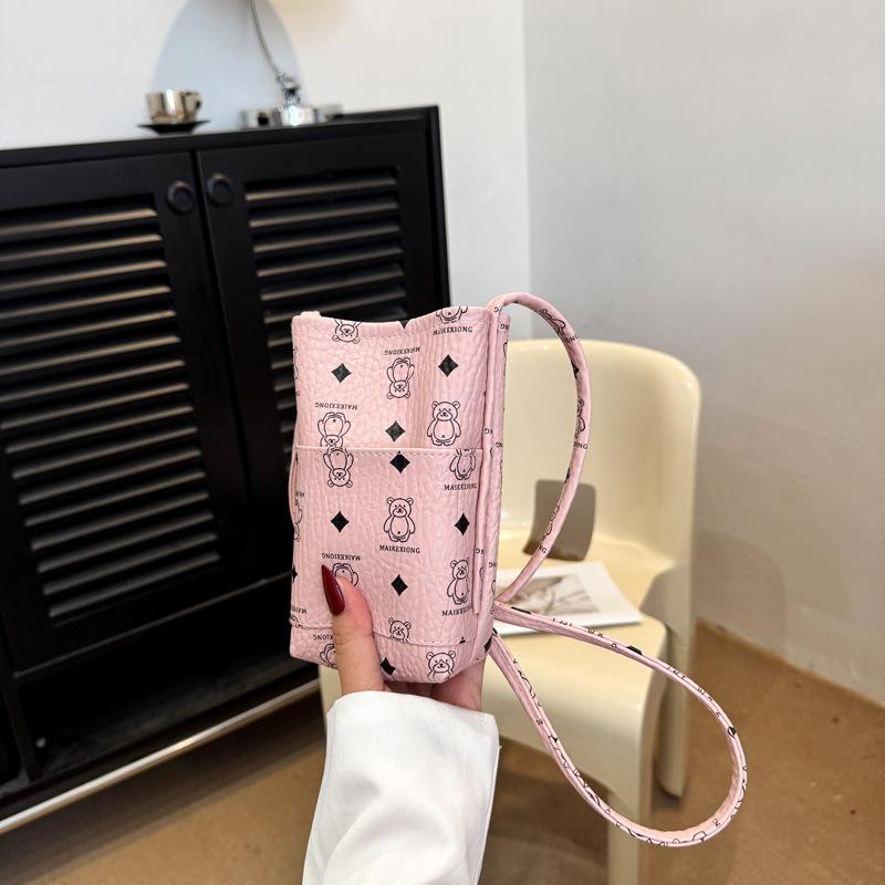 Korean Version of Popular Women's Shoulder Bag Cute Bear Foreign Gas Printing Bucket Bag 2025 New Mini Mobile Phone Bag Women