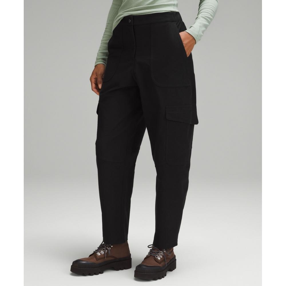 

Lululemon Light Utilitech Cargo Pocket High Rise Pant Black 26