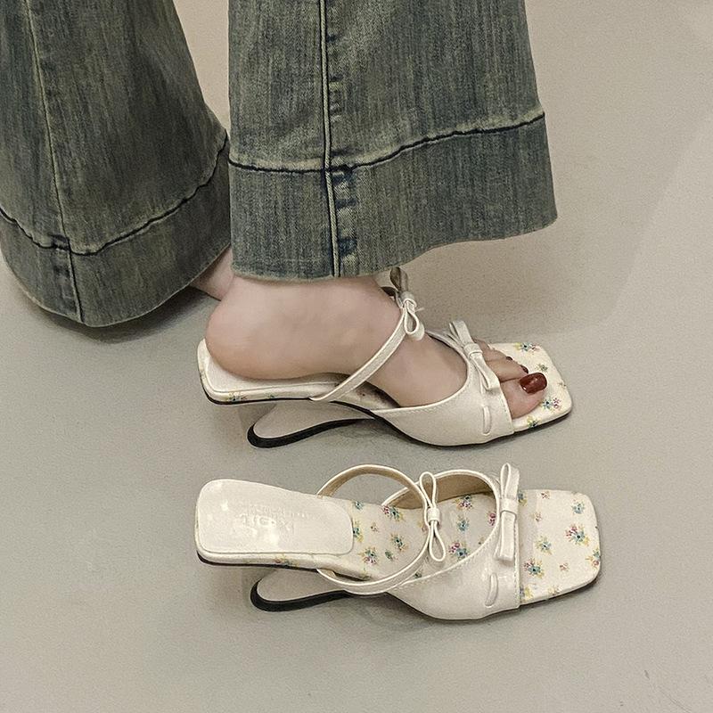 

2025 summer new fashion sandals square head thick heel women s simple slippers wear Korean version of simple commuting cool slippers 40