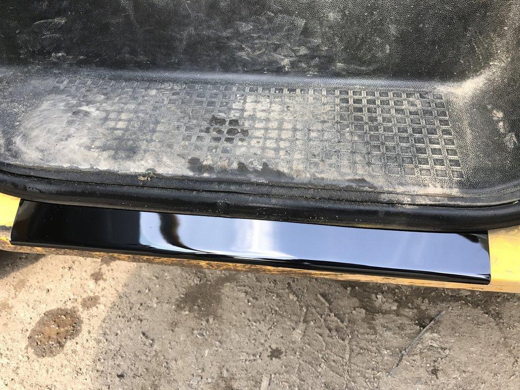 

Накладки на пороги ABS (2 шт) Матові для Volkswagen T4 Transporter