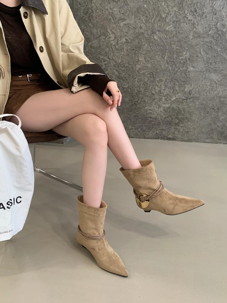 2025 autumn new retro low-heeled Maillard short boots pleated thin pointed pile boots women