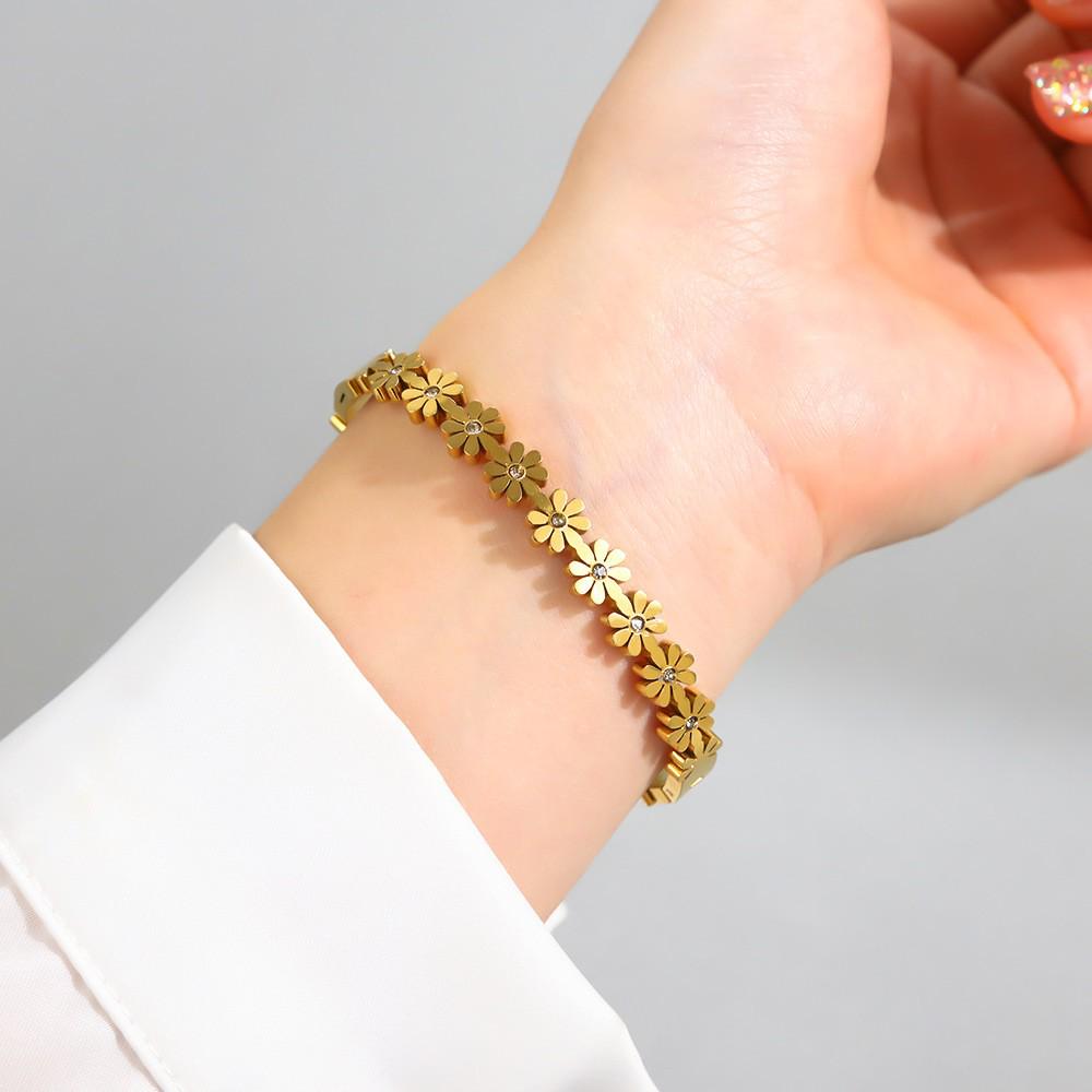 Little Daisy Stainless Steel Women's Bracelet - Summer Niche Design, Luxury Titanium Feel, Simple Elegant Jewelry