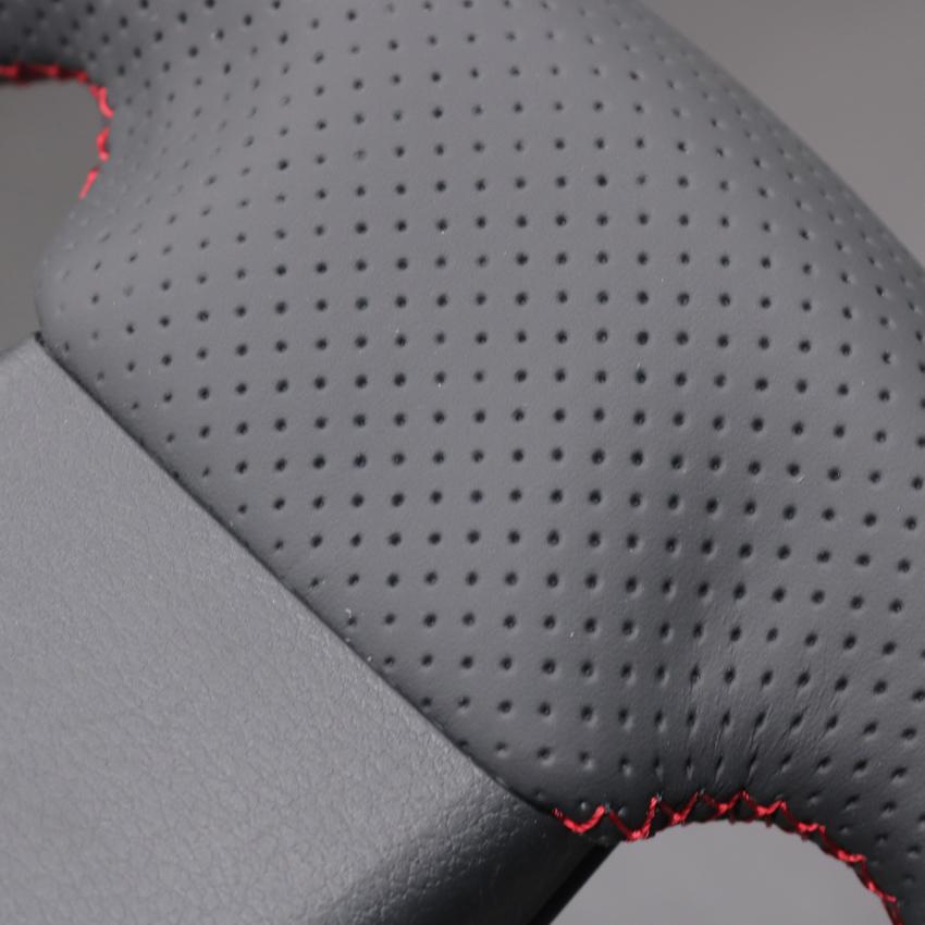 Черный искусственный кожаный чехол на руль автомобиля — фото 6