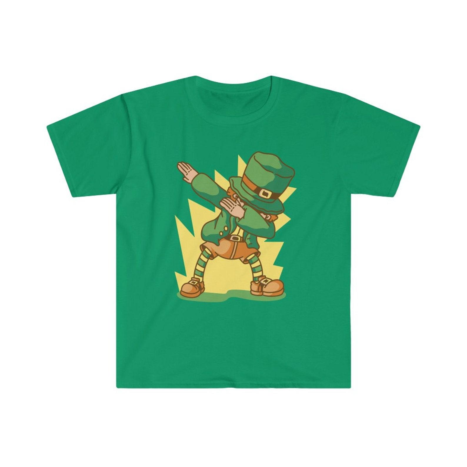 Leprechaun Shirt | Dabbing St. Patrick s Day Shirt | Fun St. Paddy s Day T-Shirt for Women Men | Funny Dancing Leprechaun Tshirt 3XL