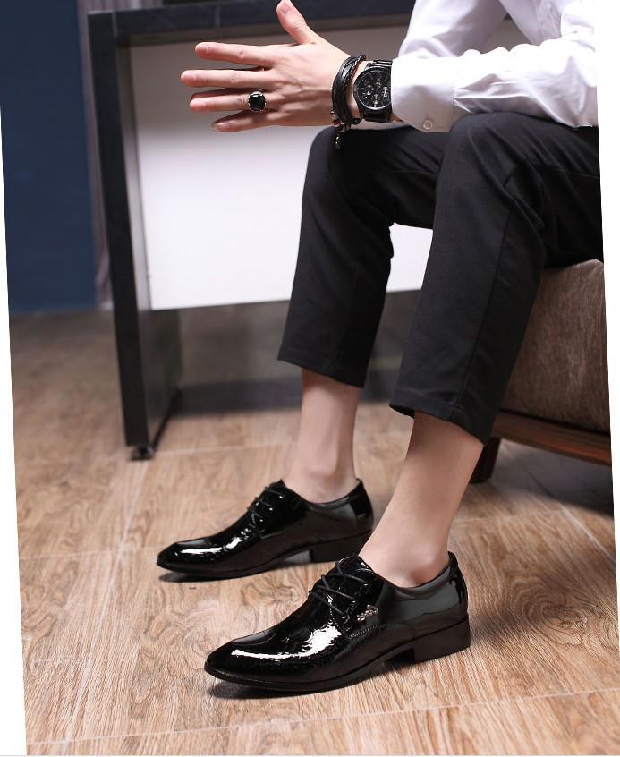 

Новые мужские повседневные остроносые модные кожаные туфли Британские мужские свадебные туфли Four Seasons красивые мужские кожаные туфли 45 чёрный