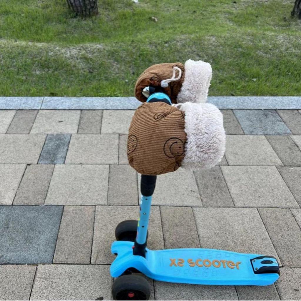 Children's Winter Gloves: Windproof, Anti-Freeze, Fleece-Lined & Cartoon Style for Bikes & Scooters