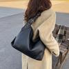 2025 Autumn and Winter New Simple and Fashionable Versatile Shoulder Messenger Bag Bag Large Capacity Tote Bag Spaceship Women's Bag Tide