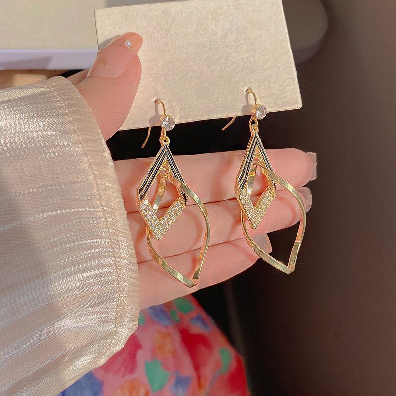 Chic Geometric Tassel Rhinestone Earrings – Retro Temperament Design