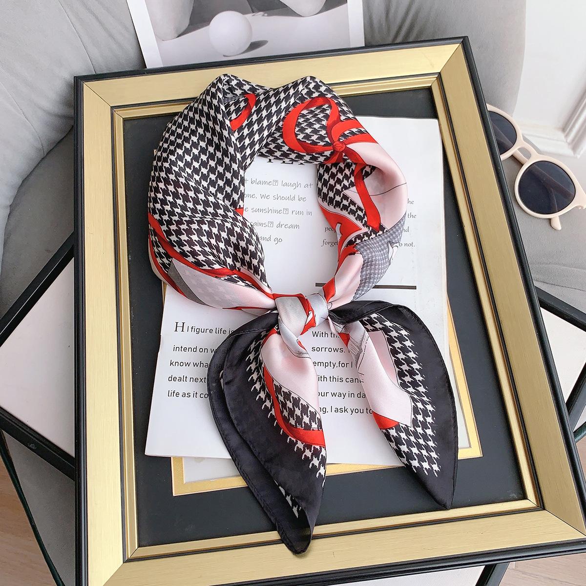 

Silk scarf female stripe black and white printing spring and summer new decoration simple fashion simulation silk square scarf 70*70cm