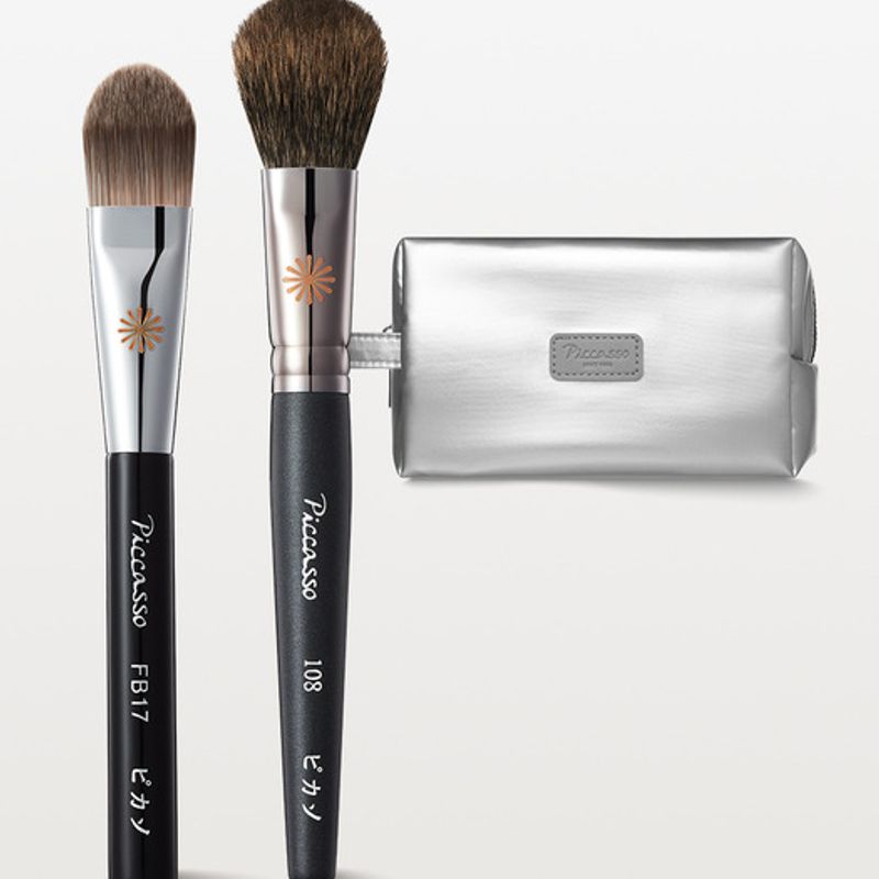 

Piccasso Natural Base Set (FB17 Foundation + 108 Blusher + Everyday Pouch in Silver) FB17+108+Everyday Pouch Silver Gift