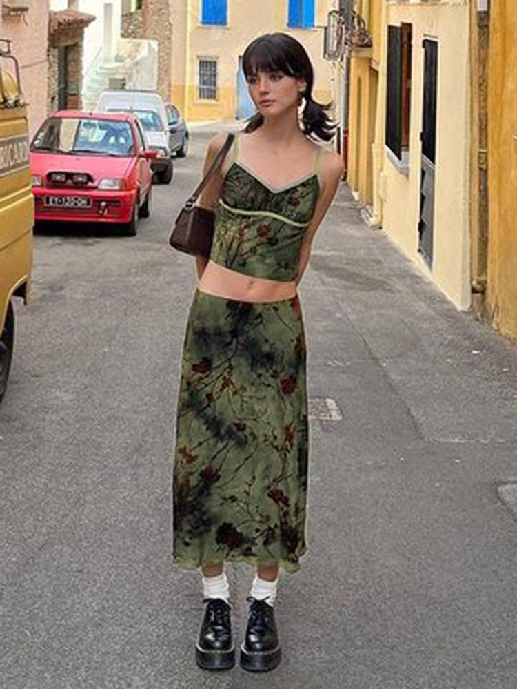 Vintage Green High-Waisted Midi Skirt: Chic, Versatile, and Skin-Brightening