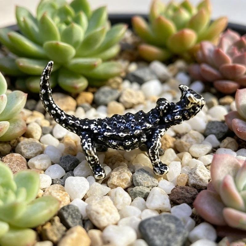 Solid Alloy Horned Lizard Mini Figurine Vintage Finish For Desktop Terrarium Decor Collection