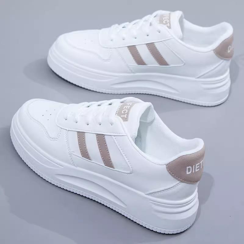 Little white shoes women's new autumn ins versatile spring and autumn student white shoes Korean version popular casual sports board shoes