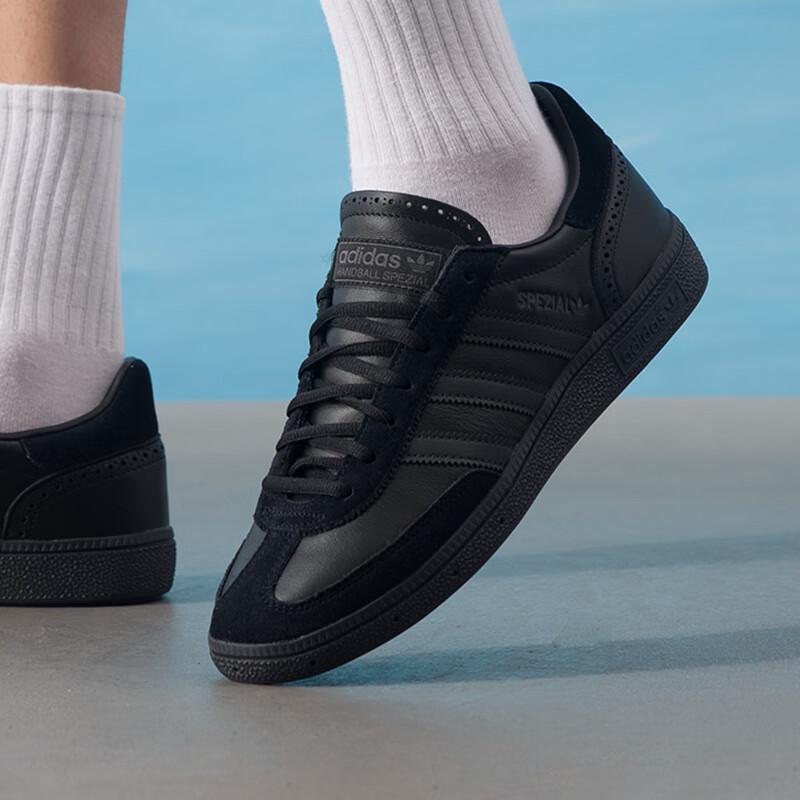 Adidas JQ8294 All-Season Unisex Low-Top Sneakers 39