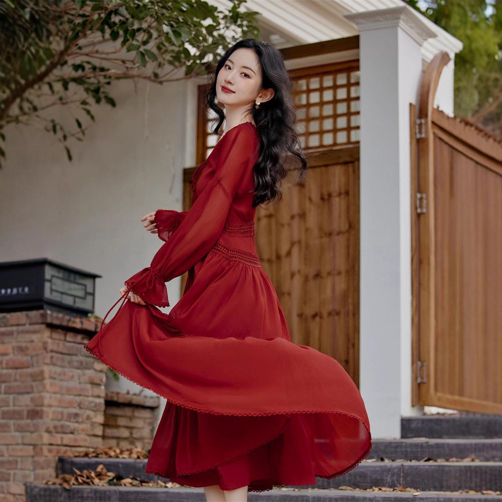Bohemian red long-sleeved dress summer new seaside vacation desert beach pinched waist long skirt