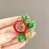 Full Diamond Pomegranate Brooch Premium Sense Delicate Light Luxury Press Flap Clothing Clothing Waist Buckle Pin Jewelry Flower Corsage