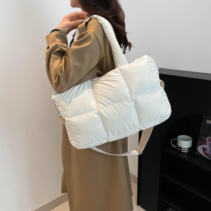 Large-capacity Bag Women's 2025 New Winter Versatile Simple Shoulder Bag Texture Portable Class Commuter Tote Bag