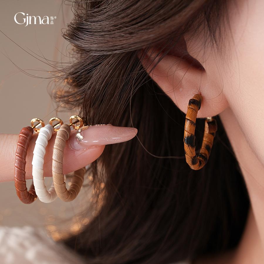 Vintage round leather leopard print earrings earrings fashionable personality simple earrings women